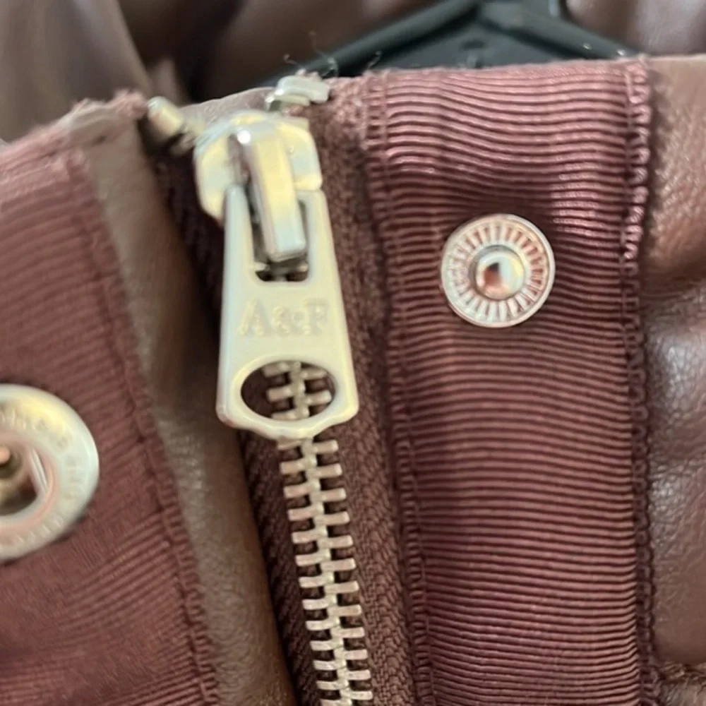 Abercrombie brown vegan leather ultra mini puffer - Picture 2 of 2